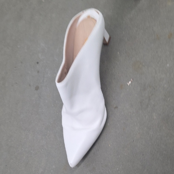 Stuart Weitzman Elegant White Women's Shoes - Picture 8 of 13